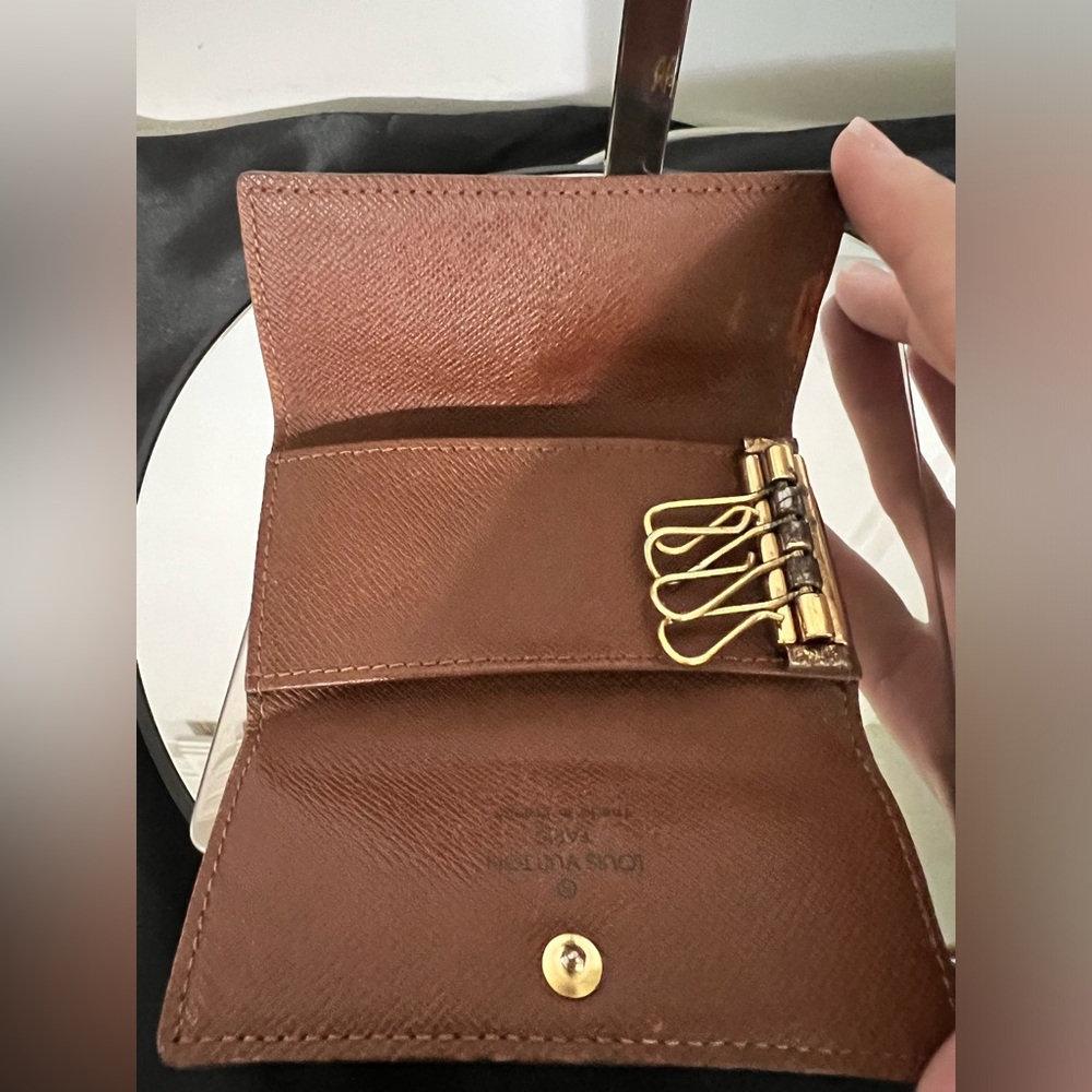 Louis Vuitton Monogram 6 Key Multicles Holder - Picture 4 of 5
